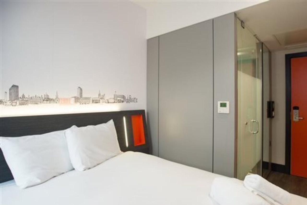 Easyhotel