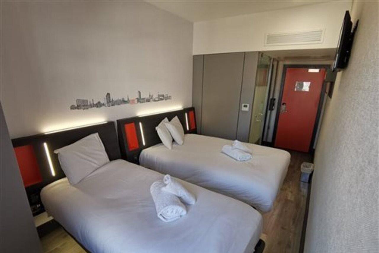 Hotel Easyhotel 3*