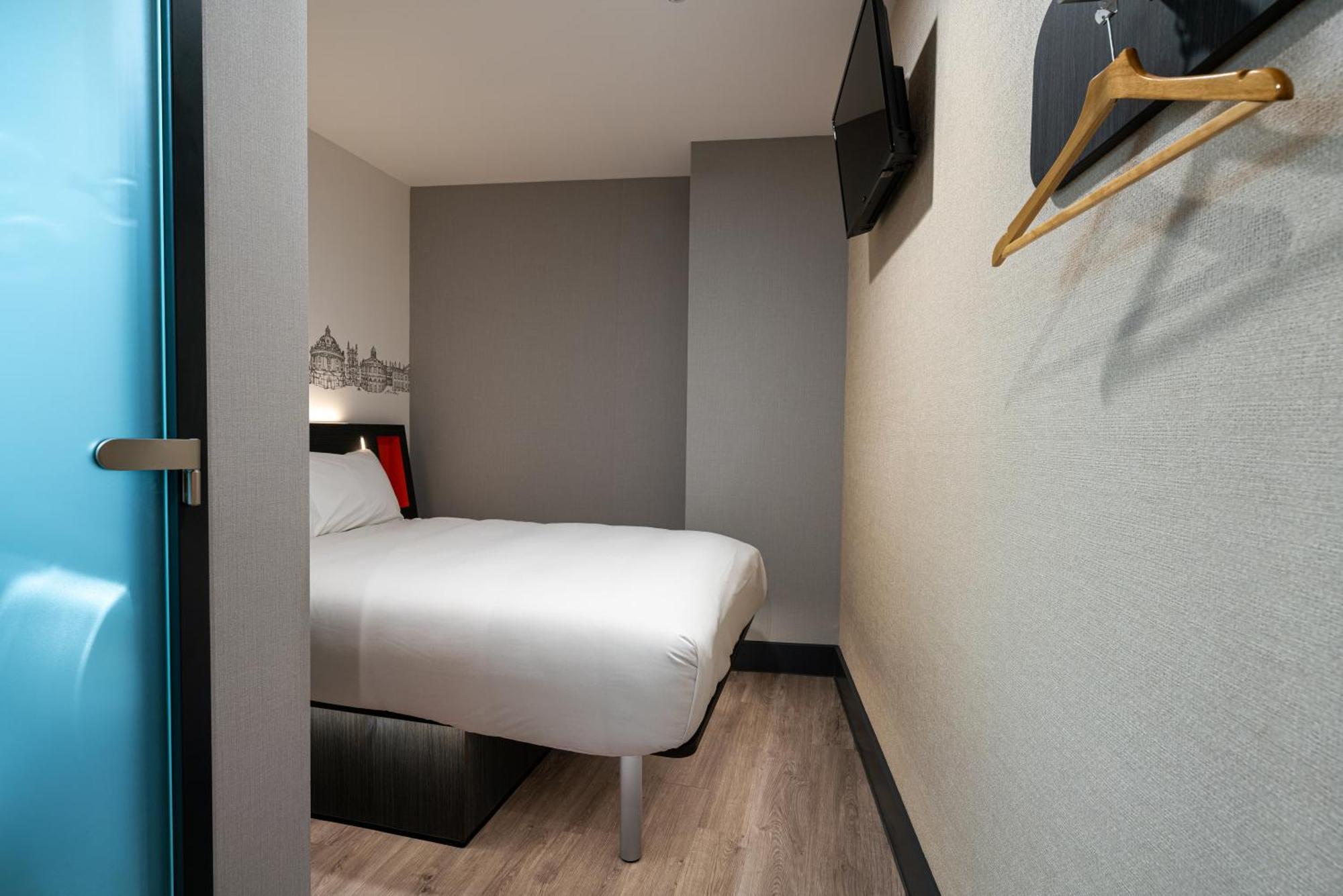 Hotel Easyhotel 3*